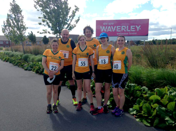 Striders gathering for a pre-race photo at the Waverley start line